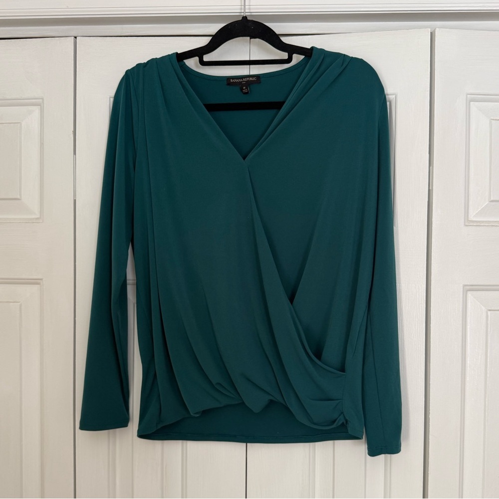 Banana Republic Women’s Crepe Wrap Top Blouse in a teal or emerald green Size M